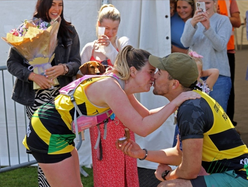 Man proposes to woman at the finish line